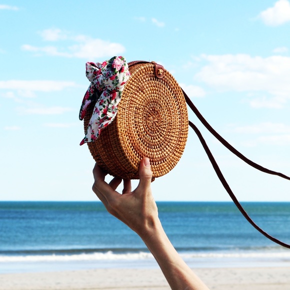 Martha’s Vineyard Round Wicker Brown Rattan Crossbody Handbag - Picture 9 of 13